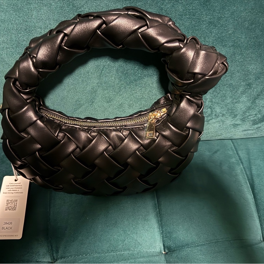 Designer Inspired black basket weaved bag small & great for any occasion 🤗 - Picture 3 of 3